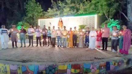 अंबिकापुर: जम्मू कश्मीर के पहलगाम में आतंकी हमले में मारे गए लोगों के प्रति अंबिकापुर के घड़ी चौक पर श्रद्धांजलि अर्पित की गई