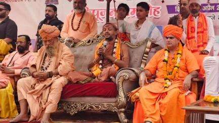 मुंगेली: खम्हारडीह में राजराजेश्वरी मंदिर का हुआ भूमिपूजन, अंधानुकरण में डूबते युवाओं में धार्मिक आस्था के प्रति जुड़ाव आएगा
