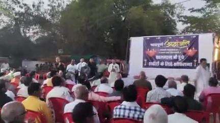 नौगांव: नौगांव के नगर पालिका चौराहे पर श्रद्धांजलि सभा का हुआ आयोजन, पहलगाम आतंकी हमले में मारे गए पर्यटकों को दी श्रद्धांजलि