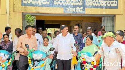 ತರೀಕೆರೆ: ಪಟ್ಟಣದಲ್ಲಿ 7 ಜನ ವಿಶೇಷಚೇತರಿಗೆ ತ್ರಿಚಕ್ರ ವಾಹನ ವಿತರಿಸಿದ ಶಾಸ‌ಕ ಶ್ರೀನಿವಾಸ್
