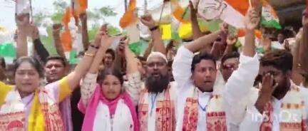 গৰৈমাৰী: সহস্ৰাধিক কংগ্ৰেছীৰ সৈতে কালাতলীৰ পৰা সোণতলী বজাৰলৈ বাইক ৰেলী বাহিৰ, পদযাত্ৰাত অংশগ্ৰহণ কৰে বিধায়িকা নন্দিতা দাসে