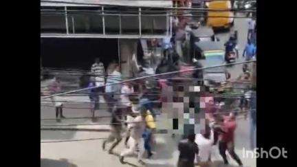 കാഞ്ഞിരപ്പള്ളി: മുണ്ടക്കയം ടൗണിൽ വാഹന പാർക്കിങ്ങിനെ ചൊല്ലി യുവാക്കൾ ഏറ്റുമുട്ടി, ഗതാഗതം തടസപ്പെട്ടു, ദൃശ്യങ്ങൾ പുറത്ത്