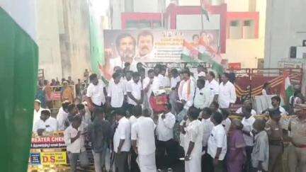 திருவொற்றியூர்: திருவொற்றியூர் தபால் நிலையம் அருகே பாஜக அரசை கண்டித்து வடசென்னை கிழக்கு மாவட்ட காங்கிரஸ் சார்பில் கண்டன ஆர்ப்பாட்டம் நடைபெற்றது.