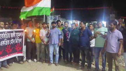 দাঁতন ১: কাশ্মীরের ঘটনা নিয়ে দাতনে মোমবাতি মিছিল আয়োজিত হল