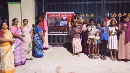 திருவொற்றியூர்: எர்ணாவூரில் காஷ்மீரில் துப்பாக்கி சூட்டில் உயிரிழந்தவர்களுக்கு  மெழுகுவர்த்தி ஏந்தி குழந்தைகள் மற்றும் பொதுமக்கள் அஞ்சலி