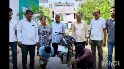 భద్రాచలం: భద్రాచలం మీదుగా తరలిస్తున్న రూ 3 లక్షల 50 వేల  విలువ కలిగిన 7 కిలోల గంజాయిని స్వాధీనం చేసుకున్న జిల్లా ఎక్సైజ్ అధికారులు