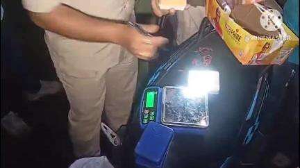 ডুমডুমা: লংছোৱালত ১ কোটি টকাৰ বজাৰ মূল্যৰ প্ৰায়  ৮১ গ্ৰাম সন্দেহজনক নিষিদ্ধ হিৰইন সহ এজন লোকক আটক আৰক্ষীৰ