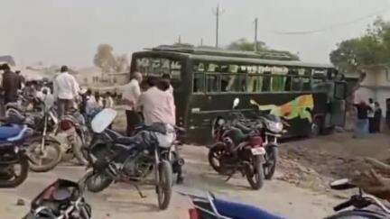 खातेगांव: दुलवा टप्पल के पास यात्री बस और बाइक की टक्कर, दुर्घटना में बाइक चालक की मौत