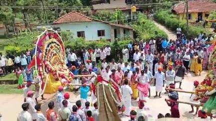 ಬಾಳೆಹೊನ್ನೂರು ಪೇಟೆಕೆರೆ ಭೈರವೇಶ್ವರ,ಬಂಡಿ ಚೌಡೇಶ್ವರಿ  ಸುಗ್ಗಿಹಬ್ಬ ಶ್ರದ್ದಾಭಕ್ತಿಯಿಂದ ಪಾಲ್ಗೊಂಡ ನೂರಾರು ಭಕ್ತರು
