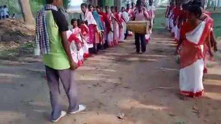 मुर्गों  में वीर शहीद तेलंगाना खड़िया चौक के पश्चिम की ओर मोतियो बगीचा में एक सरना प्रार्थना महासभा का आयोजन