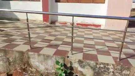 निवाड़ी: शा. हाई स्कूल सकेरा भंडारण के प्राचार्य पर आरोप, आसमाजिक तत्वों ने संस्था के मुख्य द्वार पर आग लगाई