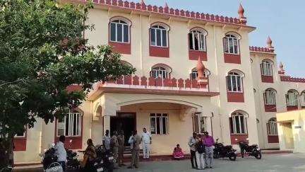 காரியமங்கலம்: பிச்சானூர் கிராமத்தில்  கணவரை தலையணை வைத்து கொலை செய்த வழக்கில் மனைவி மற்றும் அவரது கள்ளக்காதலனுக்கு 14 ஆண்டு