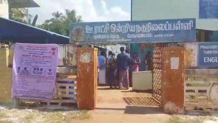 வேதாரண்யம்: நகராட்சி நடுநிலைப்பள்ளியில் 2வது நாளாக நடைபெற்ற ஆதார் சிறப்பு முகாமில் ஏராளமானார் பங்கேற்றனர்.