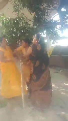 varikhurd gaaav me hamre  aam ped se padosi ne marpit kiya
