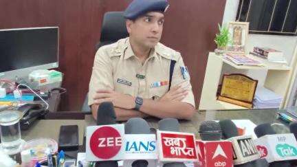 शिवपुरी नगर: ठाकुर बाबा कालोनी में मकान पर गिरी धातु, हड़कंप, SP अमन सिंह राठौड़ ने दी जानकारी