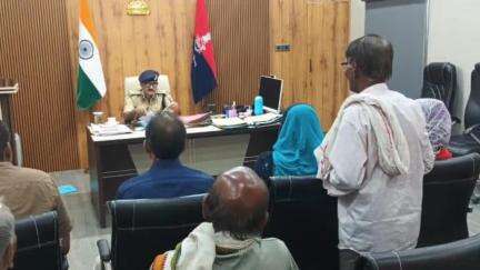 सिवान: सिवान के पुलिस अधीक्षक ने अपने कार्यालय में की जनसुनवाई