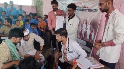 अकोढ़ी गोला: अकोढ़ीगोला के चांदी विद्यालय में आयोजित हुआ दो दिवसीय स्वास्थ्य शिविर