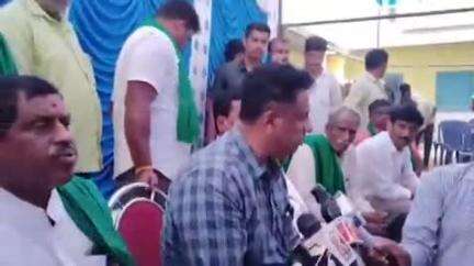 ಶಿಡ್ಲಘಟ್ಟ: ಜಂಗಮಕೋಟೆಯಲ್ಲಿ ಕೈಗಾರಿಕಾ ಪ್ರದೇಶಕ್ಕೆ ಭೂಸ್ವಾಧಿನ ಪ್ರಕ್ರಿಯ ಬಗ್ಗೆ ರೈತರಿಂದ ಅಭಿಪ್ರಾಯ ಸಂಗ್ರಹಣೆ,ಪತ್ರಿಕಾಗೋಷ್ಟಿಯಲ್ಲಿ ಸಚಿವರಿಂದ ಮಾಹಿತಿ