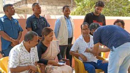 ঝালদা ১: কাশ্মীর জঙ্গী হানায় শহীদ মনীশ রঞ্জন মিশ্রর ঝালদার বাড়িতে এলেন ঝাড়খণ্ডের কৃষি মন্ত্রী