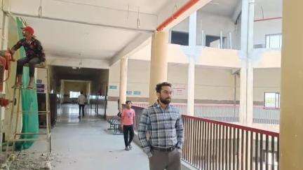 बुरहानपुर नगर: बुरहानपुर जिला अस्पताल में मीडिया की खबर का असर, मधुमक्खियों के छत्ते हटाए गए, मरीजों ने जताया आभार