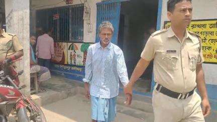 পাথরপ্রতিমা: ইন্দ্রনারায়ণপুরে প্রায় 15 লিটার চোলাই মদ সহ গ্রেপ্তার ব্যক্তি, পেশ আদালতে