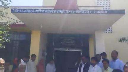 राशमि: राशमी में पहलगाम हमले को लेकर न्यायिक मजिस्ट्रेट व वकीलों ने रखा 2 मिनट का मौन