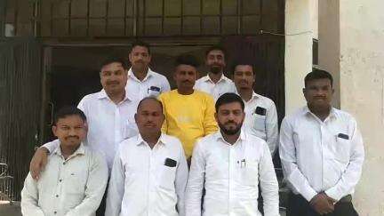 તિલકવાડા: પહલગામમાં આતંકવાદી હુમલાના મૃતકોને નગરના વકીલ મંડળ દ્વારા મૌન પાળી શ્રદ્ધાંજલિ અર્પણ કરાઇ
