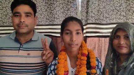 बिधूना: ऐरवाकटरा क्षेत्र के चौधरी वीरेंद्र सिंह मेमोरियल इंटर कॉलेज की हाई स्कूल की छात्रा ने जिले में दूसरा स्थान हासिल किया