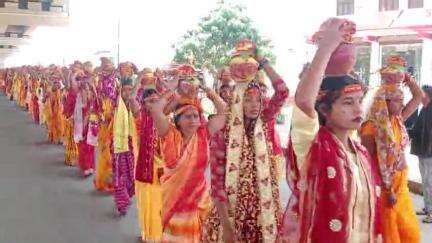 हरनौत: छतियाना गांव में 24 कुंडीय गायत्री महायज्ञ के लिए 751 महिला श्रद्धालुओं ने निकाली भव्य कलश शोभायात्रा