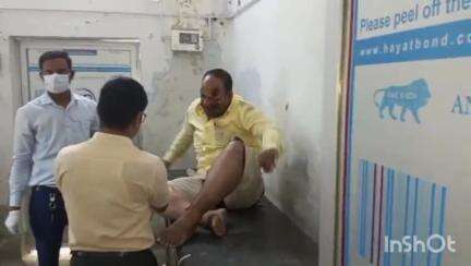 मदनपुर: शिवगंज में एनएच 19 पर ऑटो से गिरकर एक युवक घायल हुआ