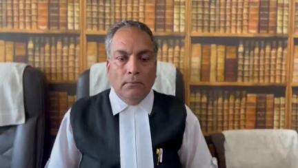 नोएडा: सीमा हैदर को पाकिस्तान भेजने की उठी मांग,सीमा हैदर ने मीडिया से बनाई दूरी,वकील AP सिंह ने दी जानकारी।
#noida
