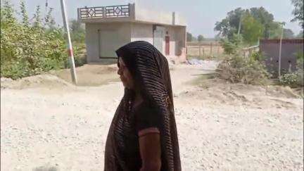 मिल्कीपुर: मिल्कीपुर पेट्रोल टंकी से खजुरहट मार्ग पर महीनों से पड़ी है गिट्टी,राहगीर परेशान #jansamasya