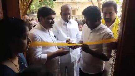 మడకశిర పట్టణంలో ఉచిత కుట్టు మిషన్ శిక్షణ కార్యక్రమాన్ని శుక్రవారం ఎమ్మెల్యే ఎంఎస్ రాజు ప్రారంభించారు.