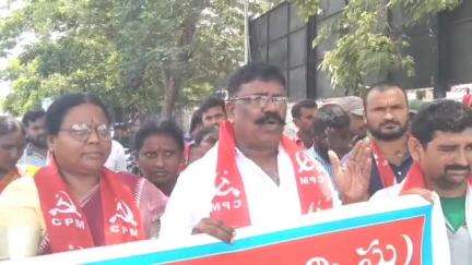 రామగుండం: ఉగ్రవాదులను కట్నంగా శిక్షించాలి మున్సిపల్ టీ జంక్షన్ వద్ద నిరసన కార్యక్రమంలో సిపిఎం పార్టీ శ్రేణులు
