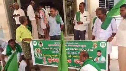 ಬಾಗೇಪಲ್ಲಿ: ರೈತನಿಗೆ ಗುಂಡಿಕ್ಕಿದವನ ವಿರುದ್ಧ ಕ್ರಮಕ್ಕೆ ಆಗ್ರಹಿಸಿ ಪಟ್ಟಣದಲ್ಲಿ ರೈತ ಸಂಘ-ಹಸಿರು ಸೇನೆ ಪ್ರತಿಭಟನೆ