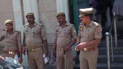 भदोही: भदोही कोतवाली क्षेत्र में जुमा की नमाज को लेकर पुलिस सतर्क, जनपद में किया गया रूट मार्च और सघन चेकिंग