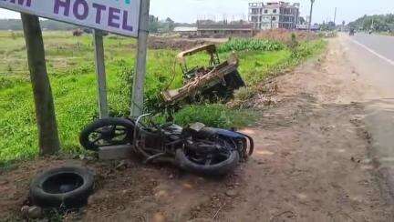 দাসপুর ১: ঘাটাল পাঁশকুড়া রাজ্য সড়কের দাসপুরের মামুদপুরে পথদুর্ঘটনার কবলে মোটরসাইকেল, ঘটনাস্থলে পুলিশ