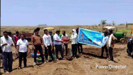 हर्रई: सलैया बुलाकी में प्रशासनिक अधिकारी ने जल गंगा संवर्धन अभियान के तहत तालाब का गहरीकरण कर जल संरक्षण का संदेश दिया