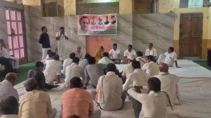 खरगौन: राजीव गांधी पंचायती राज संगठन के राष्ट्रीय समन्वयक अविनाश उमरकर ने खरगौन में कांग्रेस कार्यकर्ताओं के साथ की बैठक