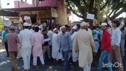 बिजनौर: गांव जन्दरपुर में पहलगाम में आतंकी हमले के खिलाफ मुस्लिम समाज के लोगों ने निकाला शांति मार्च
