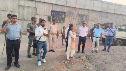 कोडरमा: SDO ने महाराणा प्रताप चौक से इंदरवा चौक तक सर्विस लेन में अतिक्रमण करने वाले वाहनों का ऑनलाइन जुर्माना काटा