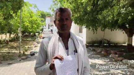 मऊ: मऊ के बरिया निवासी व्यक्ति ने ग्राम प्रधान पति पर जान से मारने की धमकी देने का आरोप लगाते हुए एसपी कार्यालय पहुंचा