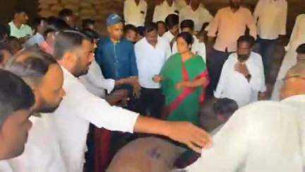 చెన్నైకొత్తపల్లిలో పౌరసరఫరాల గోడౌన్ ను అస్మాత్ంగా తనిఖీ చేసి రికార్డులను పరిశీలించిన రాప్తాడు ఎమ్మెల్యే పరిటాల సునీత