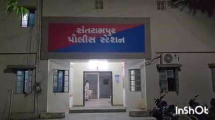 સંતરામપુર: ડોળી ગામે ફટાકડા ફોડવા બાબતમાં જાતિવાચક શબ્દોનો ઉપયોગ કરીને મારી જોડે કરતા પોલીસે સાધના વિરુદ્ધ ગુનો દાખલ કર્યો