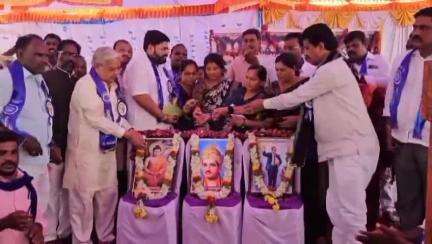 ಚಳ್ಳಕೆರೆ: ನಗರದ ಅಭಿಷೇಕ್ ನಗರದಲ್ಲಿ ಡಾ.ಬಿ.ಆರ್.ಅಂಬೇಡ್ಕರ್ ಹಾಗು ಬಾಬು ಜಗಜೀವನ್ ರಾಂ ಜಯಂತಿ