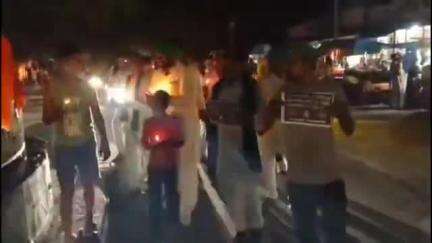 तिलहर: निगोही नगर में भारतीय किसान यूनियन के कार्यकर्ताओं ने कैंडल मार्च निकालकर मृतकों को श्रद्धांजलि दी
