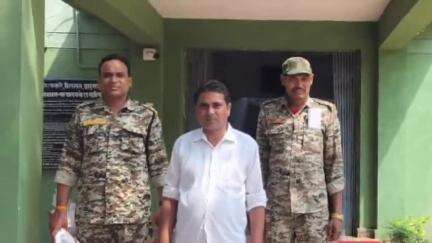गंडई पुलिस ने सट्टा खेलते और खिलाते एक आरोपी को किया गिरफ्तार, नगदी और मोबाइल किया ज़ब्त