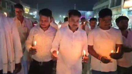 बैरगनियां: पहलगाम आतंकी हमले के विरोध में बैरगनिया में लोगों ने निकाला आक्रोश मार्च