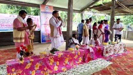 বিহপুৰীয়া: ৰঙানদীত মিত্ৰজোঁটৰ প্ৰাৰ্থীৰ হৈ নিৰ্বাচনী প্ৰচাৰ সভাত অংশগ্ৰহণ কৰি প্ৰচাৰ চলালে সাংসদ বীৰেন্দ্ৰ প্ৰসাদ বৈশ‍্যই