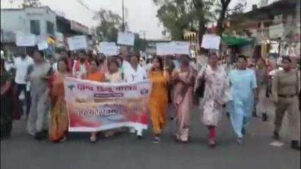 छिंदवाड़ा नगर: पहलगाम घटना के विरोध में विश्व हिंदू परिषद ने निकाली मशाल रैली, आतंकवाद का पुतला जलाया